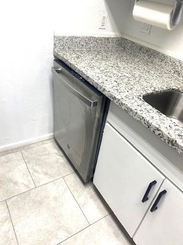 3075 Walnut Bend Lane 23, Houston, TX 77042