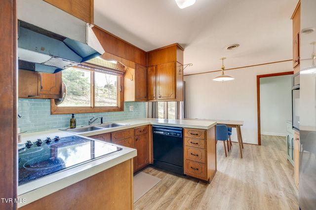 3937 Ridgeline Drive, Kingsport, TN 37664