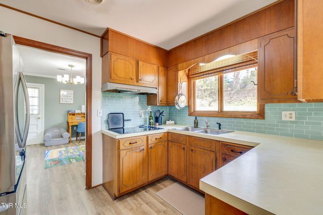 3937 Ridgeline Drive, Kingsport, TN 37664