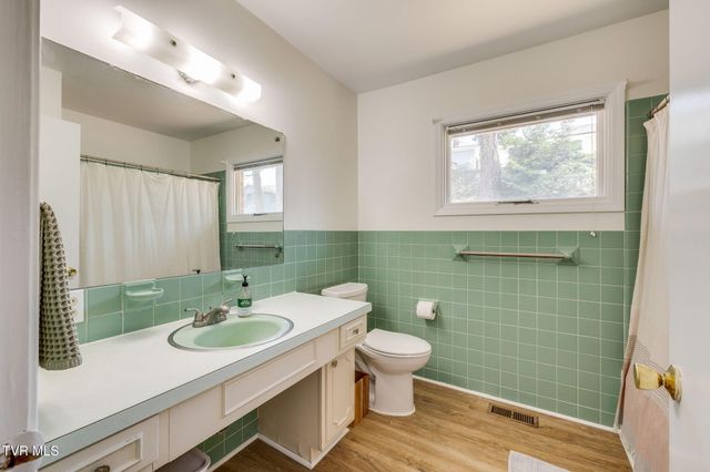 3937 Ridgeline Drive, Kingsport, TN 37664