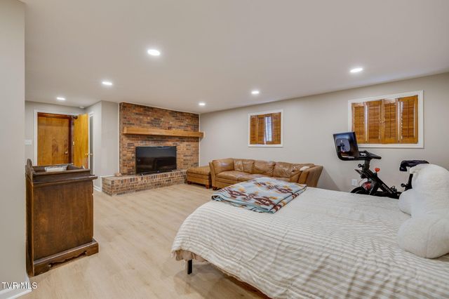 3937 Ridgeline Drive, Kingsport, TN 37664