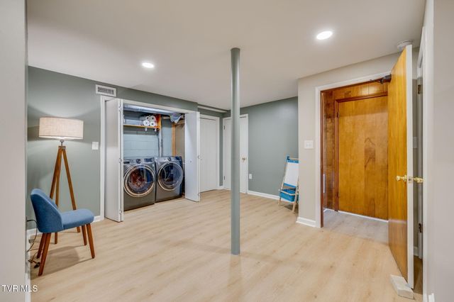 3937 Ridgeline Drive, Kingsport, TN 37664