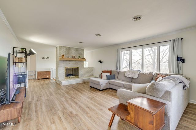 3937 Ridgeline Drive, Kingsport, TN 37664