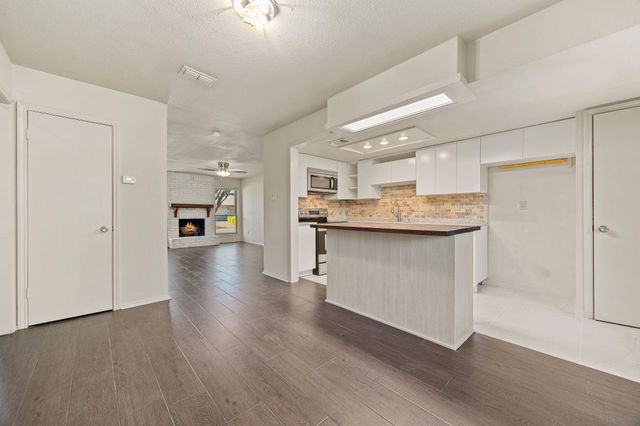 8235 Summer Side DR, Austin, TX 78759