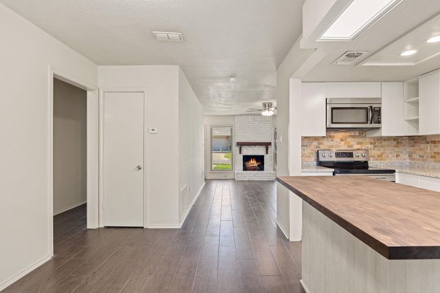 8235 Summer Side DR, Austin, TX 78759