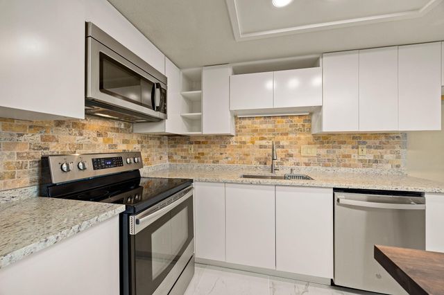 8235 Summer Side DR, Austin, TX 78759