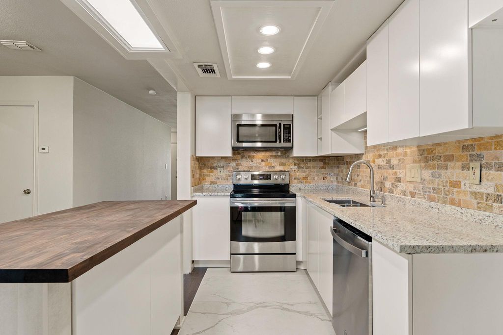 8235 Summer Side DR, Austin, TX 78759