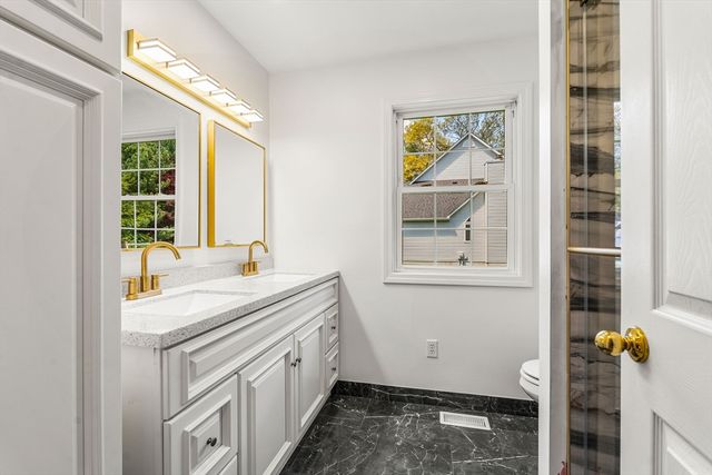 5 Marsden Ct, Seekonk, MA 02771