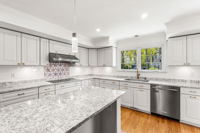 5 Marsden Ct, Seekonk, MA 02771