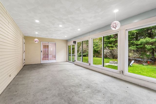 5 Marsden Ct, Seekonk, MA 02771