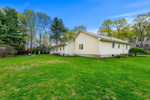 5 Marsden Ct, Seekonk, MA 02771