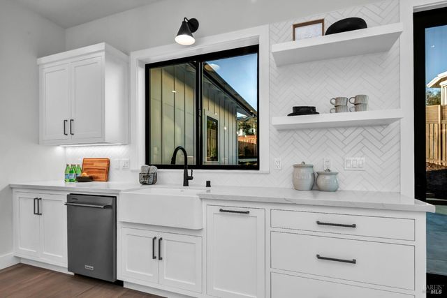 2011 Long Leaf Ct, Santa Rosa, CA 95403