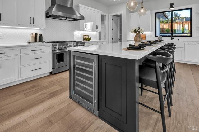 2011 Long Leaf Ct, Santa Rosa, CA 95403