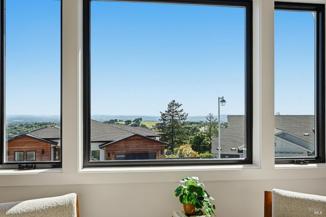 2011 Long Leaf Ct, Santa Rosa, CA 95403