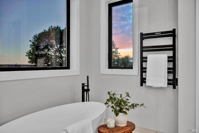 2011 Long Leaf Ct, Santa Rosa, CA 95403