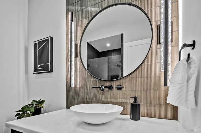 2011 Long Leaf Ct, Santa Rosa, CA 95403