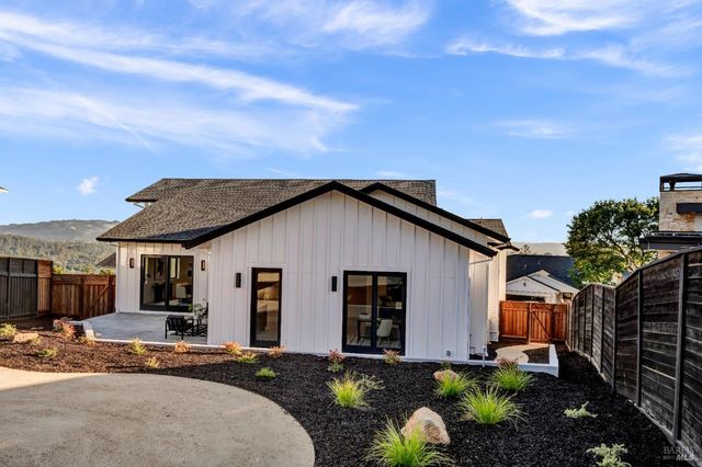 2011 Long Leaf Ct, Santa Rosa, CA 95403