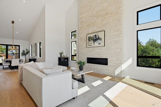 2011 Long Leaf Ct, Santa Rosa, CA 95403