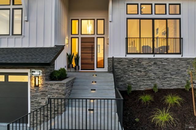 2011 Long Leaf Ct, Santa Rosa, CA 95403