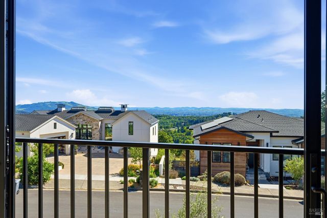 2011 Long Leaf Ct, Santa Rosa, CA 95403