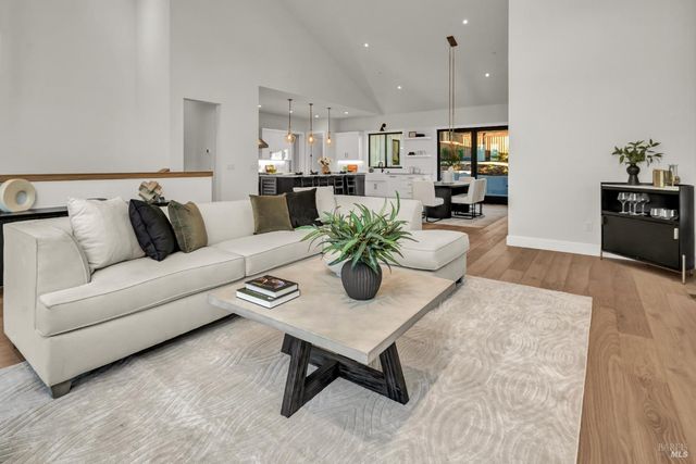 2011 Long Leaf Ct, Santa Rosa, CA 95403