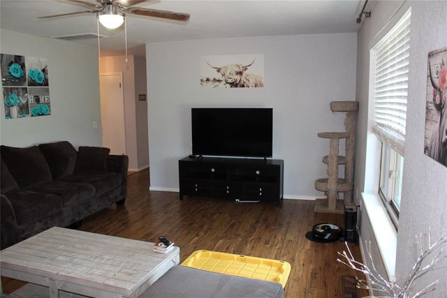 2103 NE Van Buren Avenue, Piedmont, OK 73078