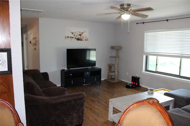 2103 NE Van Buren Avenue, Piedmont, OK 73078