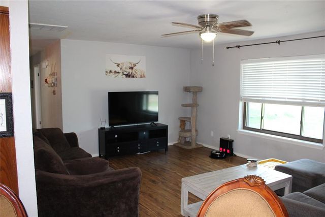 2103 NE Van Buren Avenue, Piedmont, OK 73078