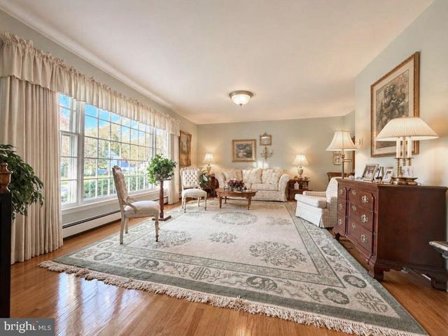 1702 S CRESCENT BLVD, Yardley, PA 19067