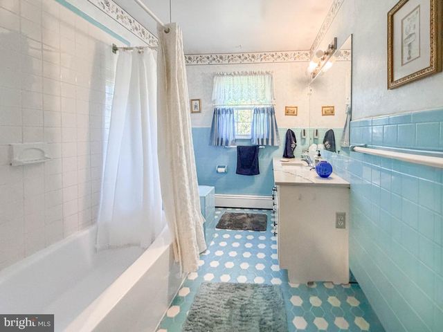 1702 S CRESCENT BLVD, Yardley, PA 19067