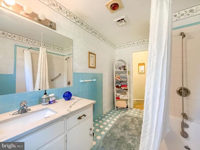 1702 S CRESCENT BLVD, Yardley, PA 19067