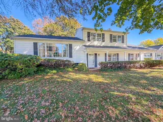 1702 S CRESCENT BLVD, Yardley, PA 19067
