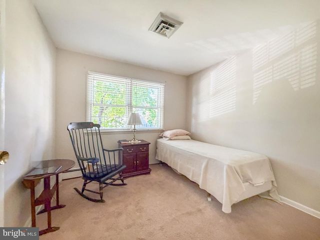 1702 S CRESCENT BLVD, Yardley, PA 19067