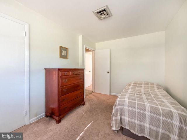 1702 S CRESCENT BLVD, Yardley, PA 19067