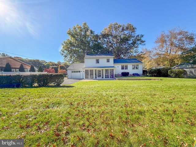 1702 S CRESCENT BLVD, Yardley, PA 19067