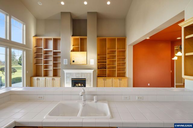 240 Magnolia Dr, Creswell, OR 97426