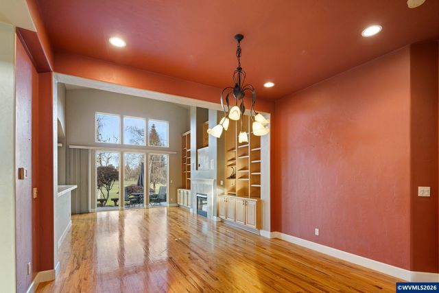 240 Magnolia Dr, Creswell, OR 97426