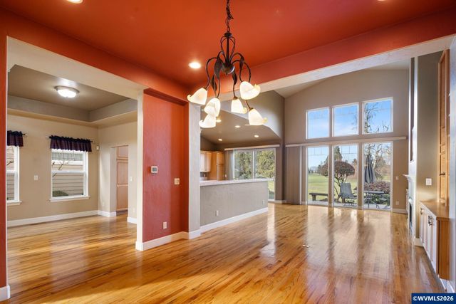 240 Magnolia Dr, Creswell, OR 97426