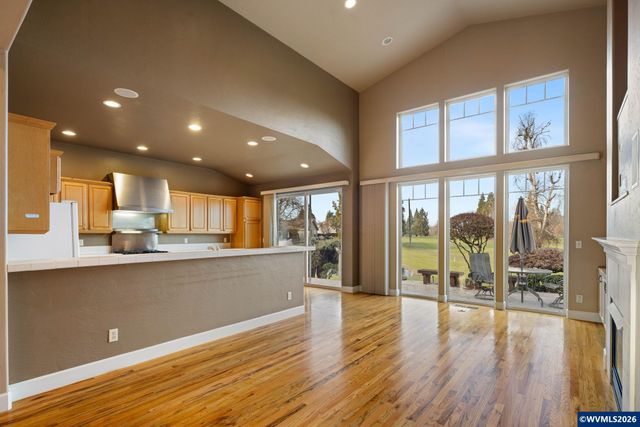 240 Magnolia Dr, Creswell, OR 97426