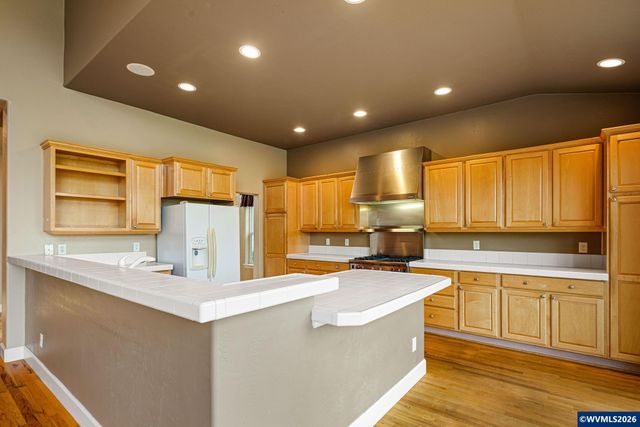 240 Magnolia Dr, Creswell, OR 97426