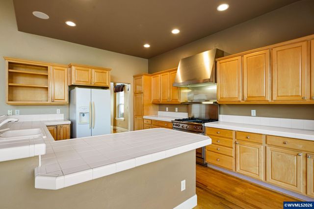 240 Magnolia Dr, Creswell, OR 97426