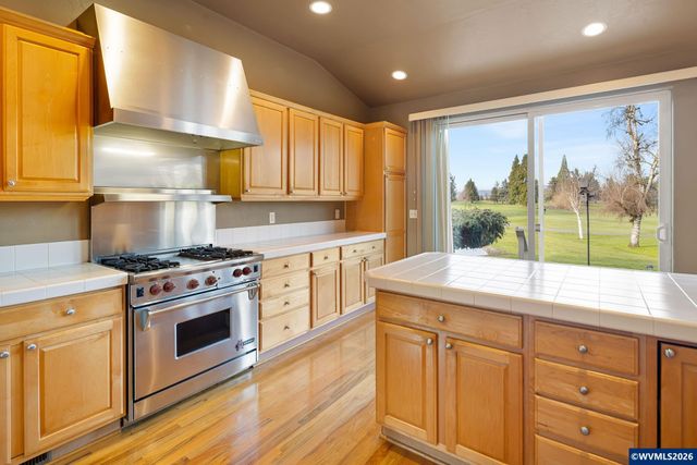 240 Magnolia Dr, Creswell, OR 97426