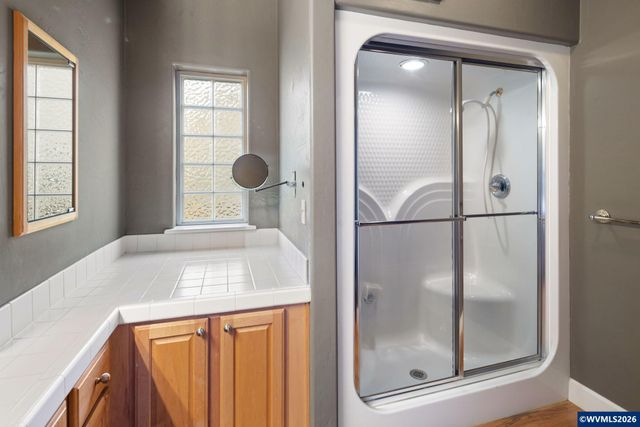 240 Magnolia Dr, Creswell, OR 97426