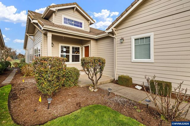 240 Magnolia Dr, Creswell, OR 97426