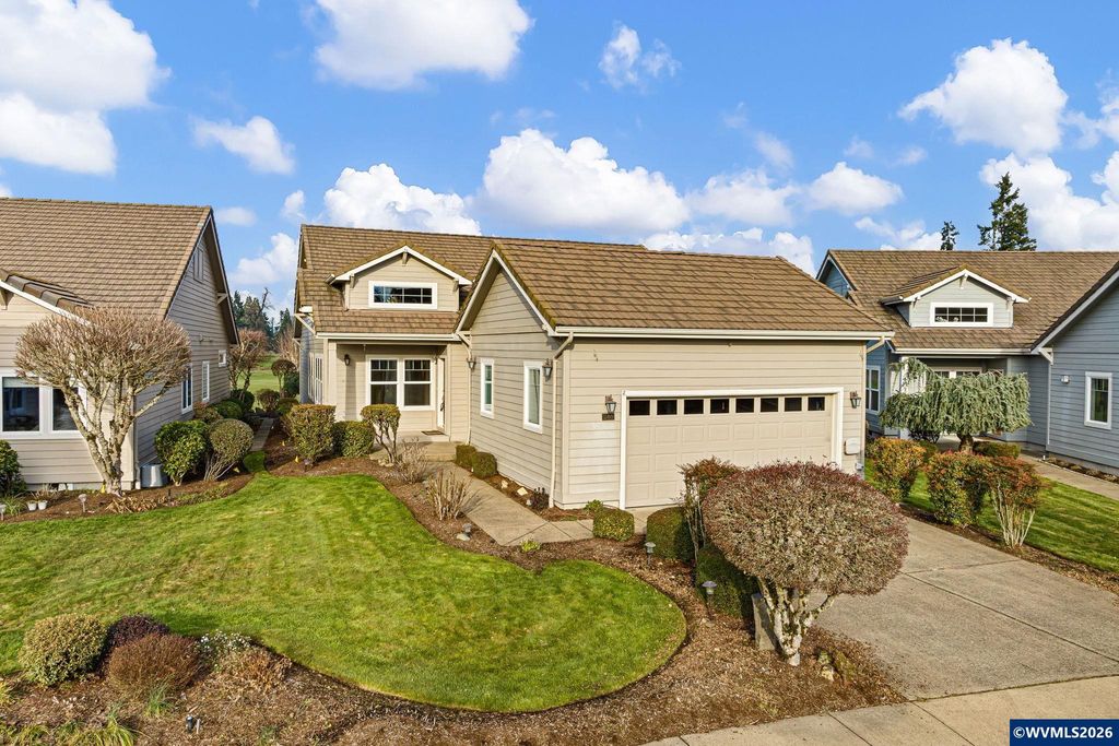 240 Magnolia Dr, Creswell, OR 97426