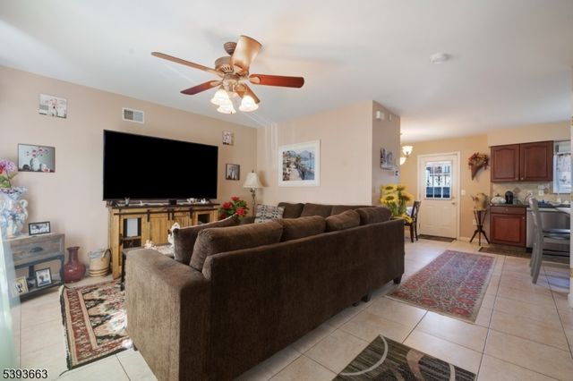 13 Val Sumo Ln, Newark City, NJ 07105