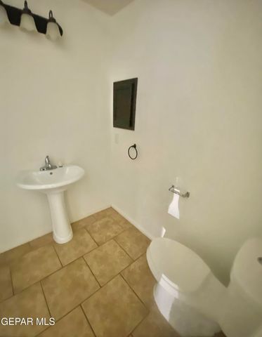 9228 San Lorenzo Avenue B, El Paso, TX 79907
