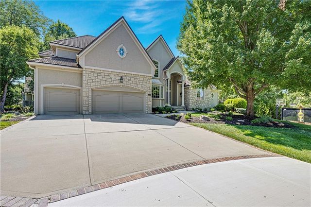 10853 S Cedar Niles Circle, Olathe, KS 66061