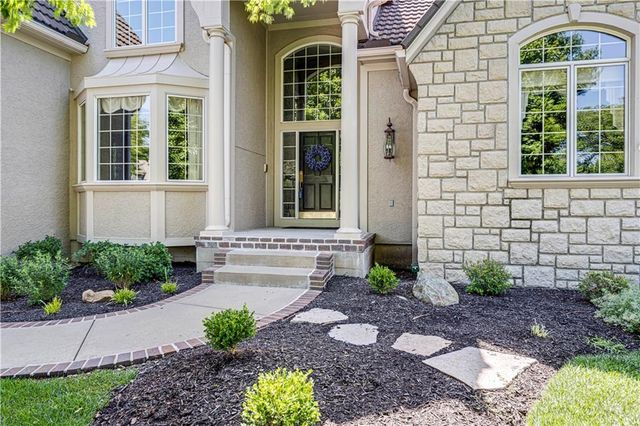 10853 S Cedar Niles Circle, Olathe, KS 66061