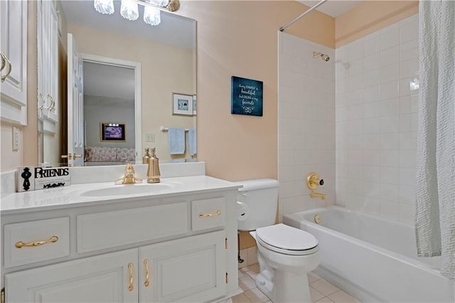 10853 S Cedar Niles Circle, Olathe, KS 66061